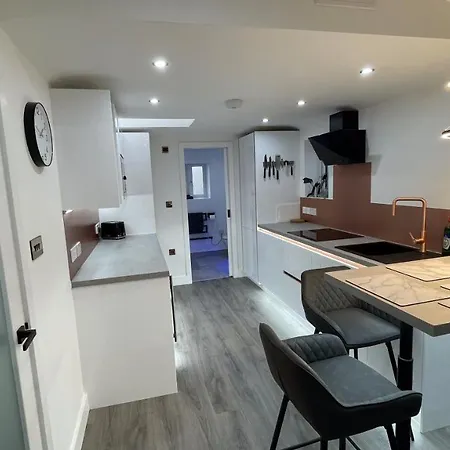 Appartement Private Luxury By The Sea, With A Personal Gym, Hot Tub, And Free Parking! à Poole Extérieur photo