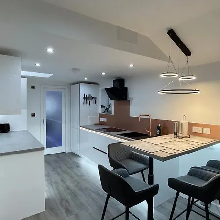 Appartement Private Luxury By The Sea, With A Personal Gym, Hot Tub, And Free Parking! à Poole Extérieur photo
