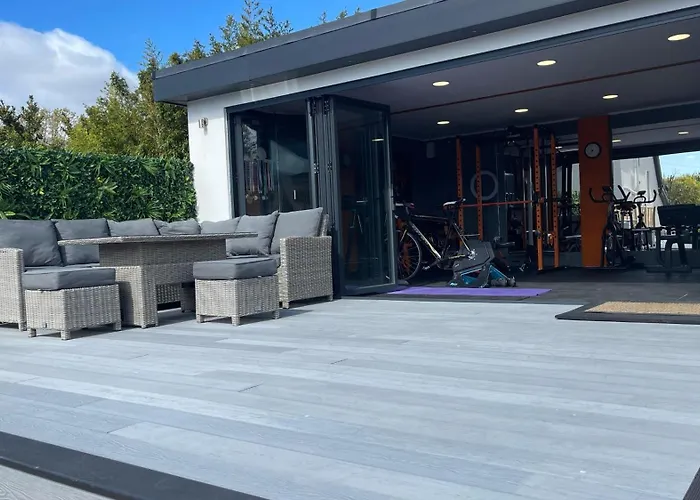 Private Luxury By The Sea, With A Personal Gym, Hot Tub, And Free Parking!