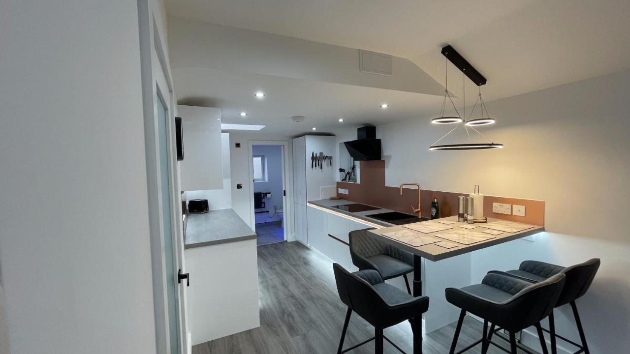 Private Luxury By The Sea, With A Personal Gym, Hot Tub, And Free Parking! Apartment *