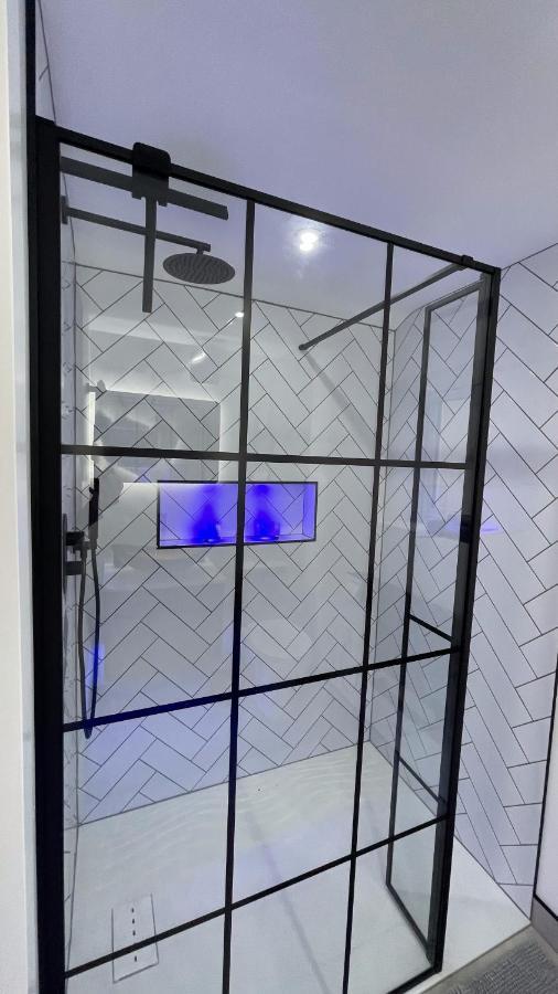 Private Luxury By The Sea, With A Personal Gym, Hot Tub, And Free Parking! Apartment