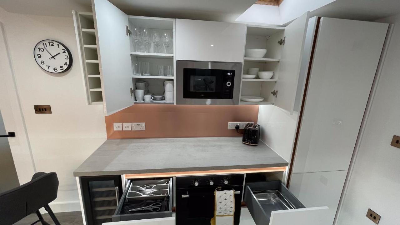 Private Luxury By The Sea, With A Personal Gym, Hot Tub, And Free Parking! Poole